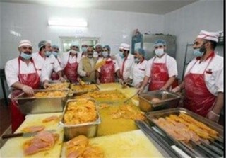 طبخ و توزیع ۶۰ هزار وعده غذای گرم در مرز شلمچه توسط آستان قدس