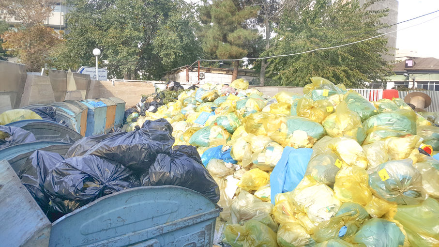 دپوی یک هفته‌ای زباله‌های عفونی در بیمارستان قائم (عج) 