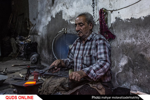 انسان هایی سرسخت، آهن هایی گداخته