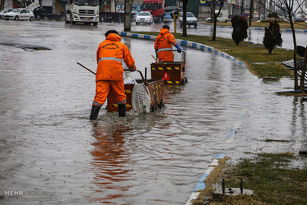 باران شهروندان سمنانی را غرق می‌کند