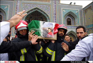 تشییع پیکر آتش نشان فداکار  شهید حمید نوروزی در حرم مطهر رضوی/گزارش تصویری