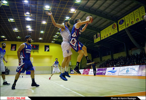 دیدار تیم های بسکتبال آویژه صنعت پارسا مشهد و شهرداری گرگان
