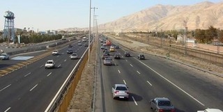 در محور مهران-ایلام در ‌استان ایلام تردد خودروها به صورت دوطرفه انجام می‌شود
