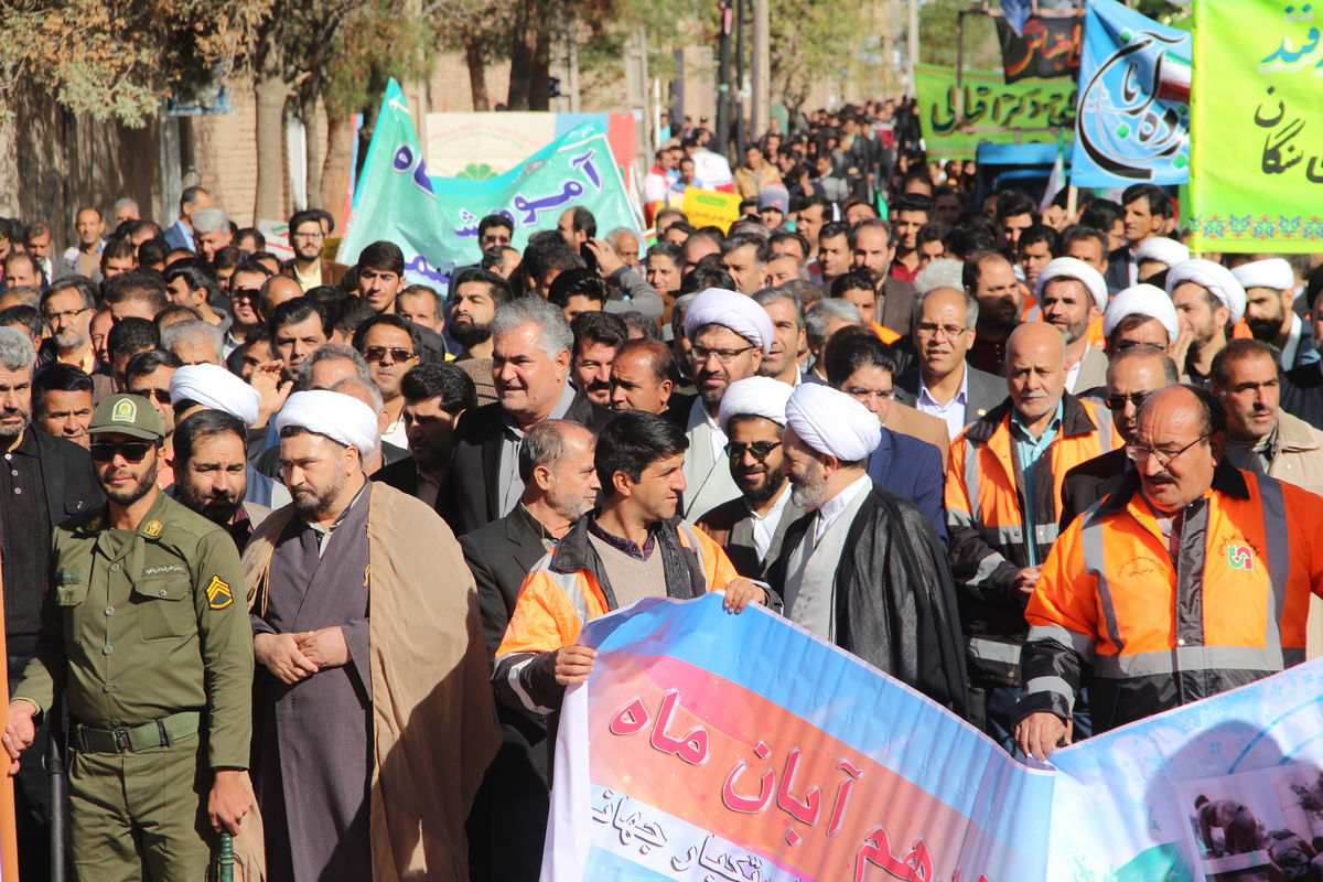 راهپیمایی ۱۳ آبان در شهرهای رشتخوار برگزار شد