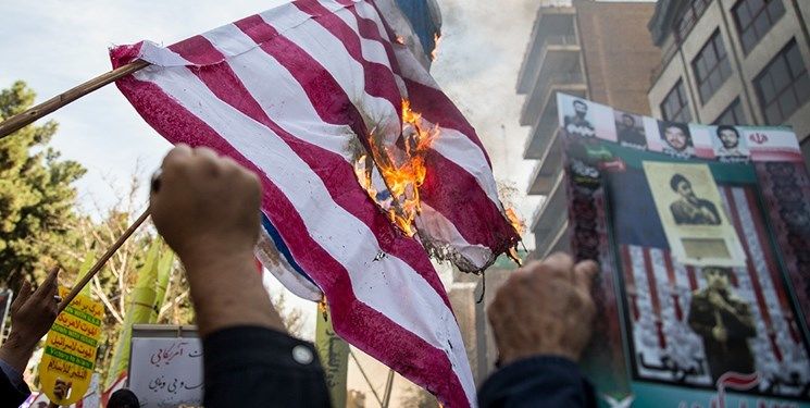  رویترز: آدمک عمو سام و عکس ترامپ به آتش کشیده شد