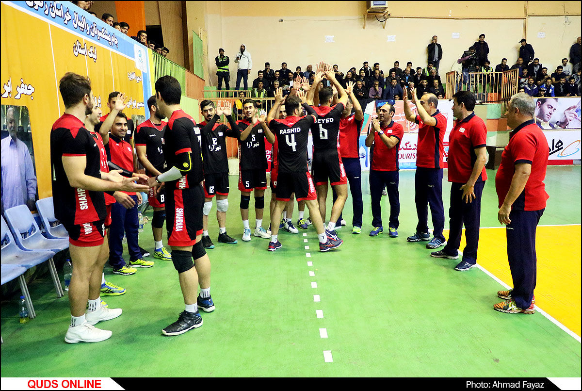 دیدار نفس گیر تیم والیبال پیام مشهد مقابل شهروند اراک / گزارش تصویری