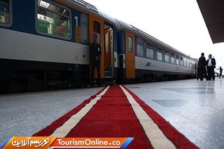 نخستین قطار مسافربری ارومیه وارد مشهد شد
