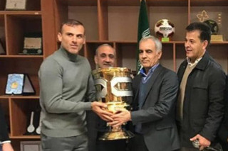 جام قهرمانی سوپرجام فوتبال کشور به پرسپولیس تحویل داده شد