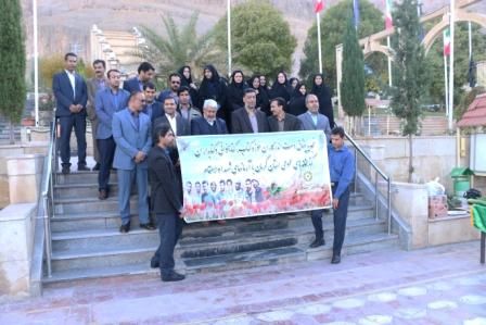 حضور کارکنان کتابخانه‌های عمومی استان کرمان در مراسم گلباران مزار شهدا