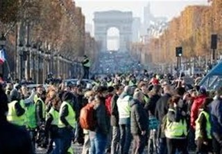 اعتراضات گسترده در پاریس/ دخالت پلیس موجب قفل شدن مرکز شهر شد