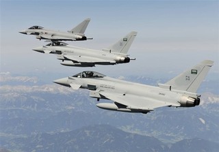 جنگنده‌های سعودی طی ۱۲ ساعت ۳۵ بار الحدیده را بمباران کردند