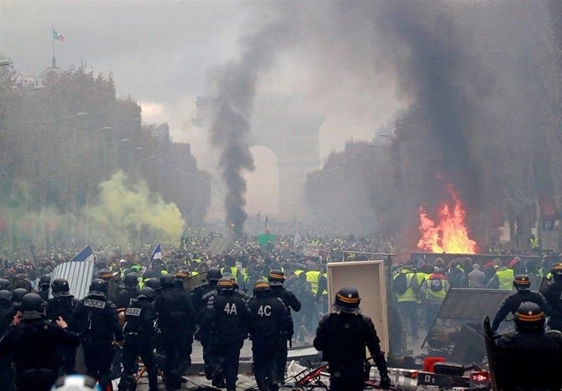 ۲ کشته، ۶۰۰ زخمی و ۱۳۰ بازداشتی در سرکوب اعتراضات مردم فرانسه