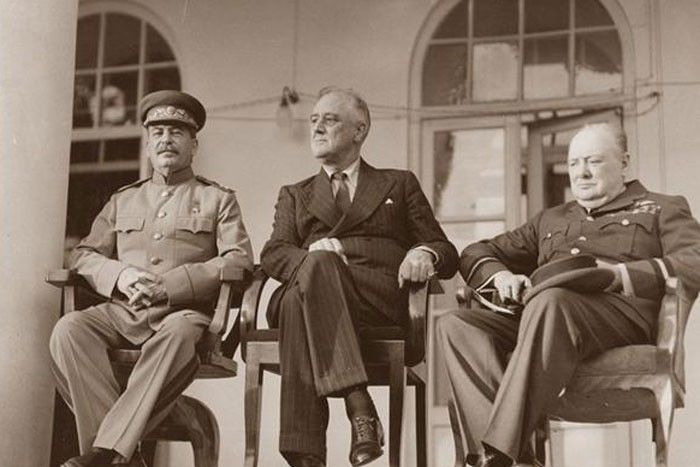 دبه‌های انگلیسی- آمریکایی- روسی/ کنفرانس تهران ۶ آذر ماه ۱۳۲۲ با حضور چرچیل، روزولت و استالین آغاز شد
