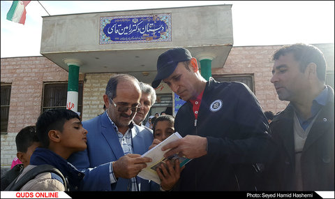 تجهیز یک مدرسه محروم توسط انجمن خبرنگاران و عکاسان ورزشی خراسان رضوی وجمعی ازخیرین