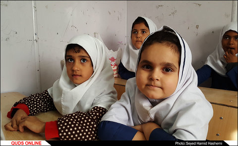 تجهیز یک مدرسه محروم توسط انجمن خبرنگاران و عکاسان ورزشی خراسان رضوی وجمعی ازخیرین