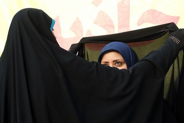 پاسخ زن تازه‌مسلمان "آمریکایی" به اشکال یک "ایرانی" درباره حجاب