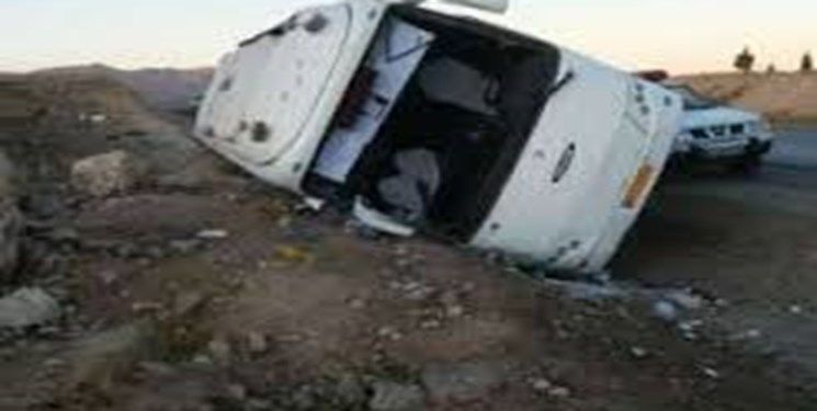 یک کشته و ۷ مصدوم به دلیل واژگونی اتوبوس در فارس