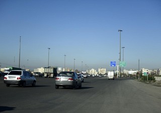 تعریض آزادراه تهران-کرج تدبیری موقت برای گشایش ترافیک البرز است