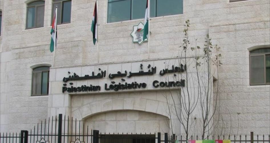 واکنش گروه‌های فلسطینی به انحلال مجلس قانونگذاری فلسطین