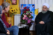 فیلم | میهمانی رئیس‌جمهور در منزل جانباز و خانواده شهید ارمنی