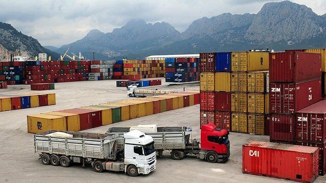 صادرات بیش از ۱۰۰۰ میلیون دلار کالا از گمرکات خراسان رضوی