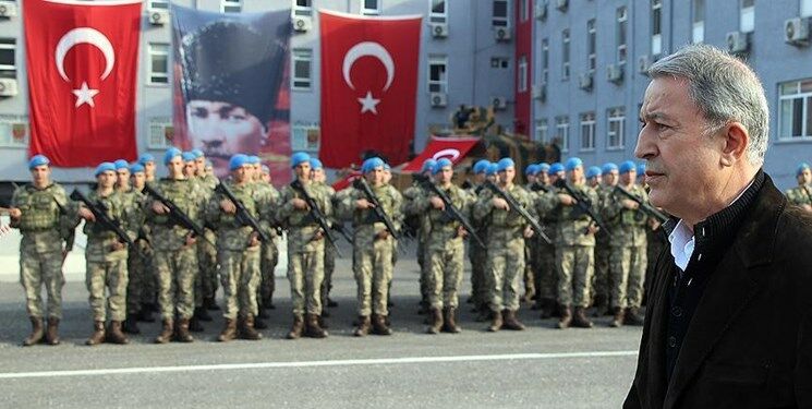 وزیر دفاع ترکیه: عملیات منبج و شرق فرات در زمان مناسب اجرایی می‌شود