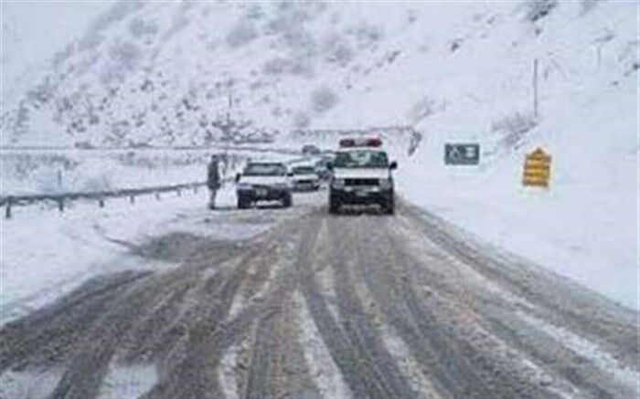  سازمان های امداد جاده ای در برف خراسان رضوی گرفتارشدند