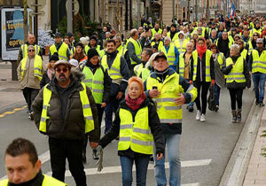 معترضان به سیاست‌های اقتصادی مکرون و اتحادیه‌های فرانسوی با هم یکصدا شدند
