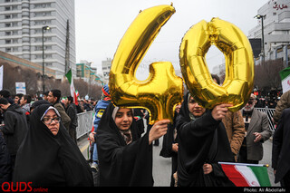 ۷۰۰ زوج دانشجو در راهپیمایی ۲۲ بهمن مشهد شرکت کردند