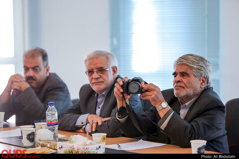 نشست جایگاه عکاسی در انقلاب اسلامی سال 57 مشهد