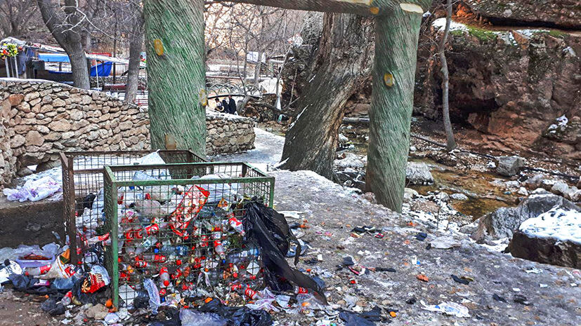 دفن غیراصولی زباله‌ها در چاله‌های حفر شده نزدیک روستاها را پیگیری قضایی می‌کنیم
