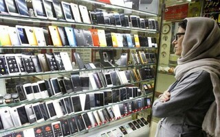 هفتاد شرکت مجوز واردات تلفن همراه دارند ولی صمت کارشکنی می کند