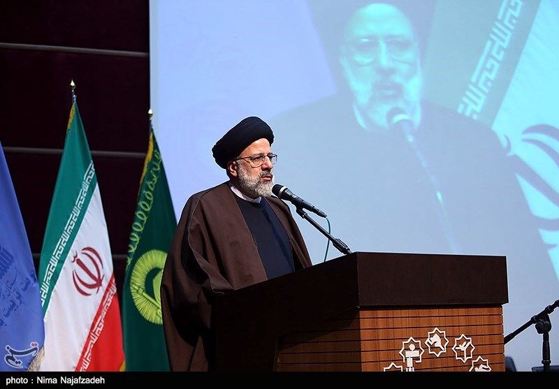  ملت ایران در ۴۰ سال گذشته تاریخ‌ساز بوده است؛ تحت تأثیر اراده قدرت‌ها قرار نگرفتیم