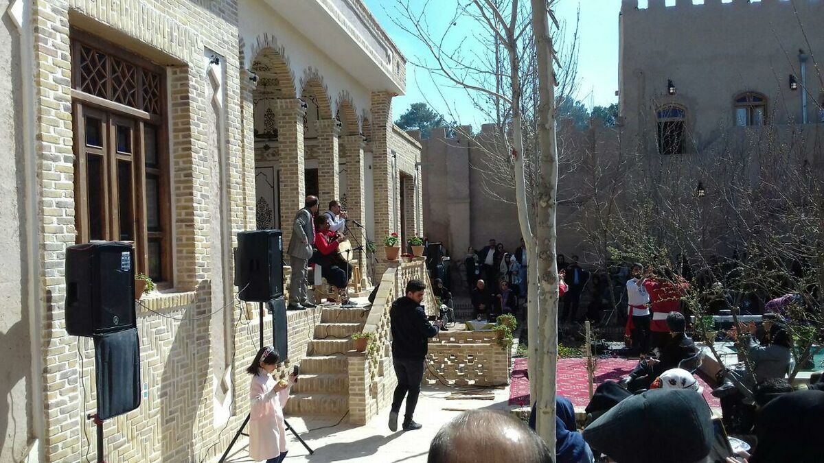 جشن سمنو پزان در  روستای رادکان چناران برگزار شد