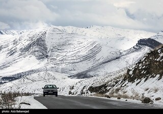 بارش برف و باران در جاده‌های ۶ استان/ ترافیک سنگین در هراز، فیروزکوه و کرج ـ چالوس