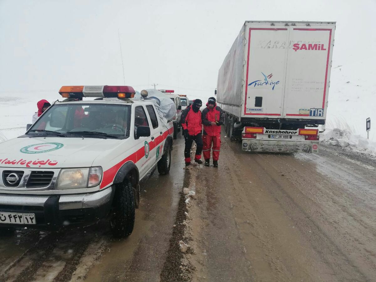 امدادرسانی به ۲۸۳ حادثه دیده در برف و کولاک محور قوچان - درگز