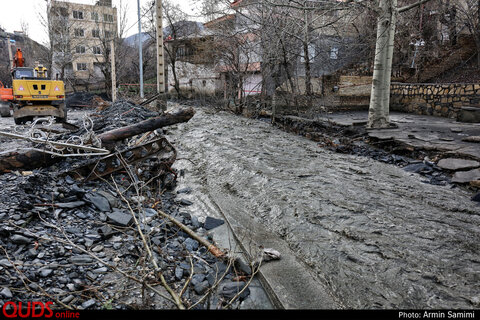 تخریب پلهای غیر مجار بر روی رودخانه زشک