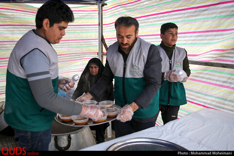 کمک رسانی بنیاد کرامت آستان قدس رضوی در منطقه سیل زده آق قلا