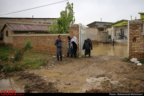 کمک رسانی بنیاد کرامت آستان قدس رضوی در منطقه سیل زده آق قلا