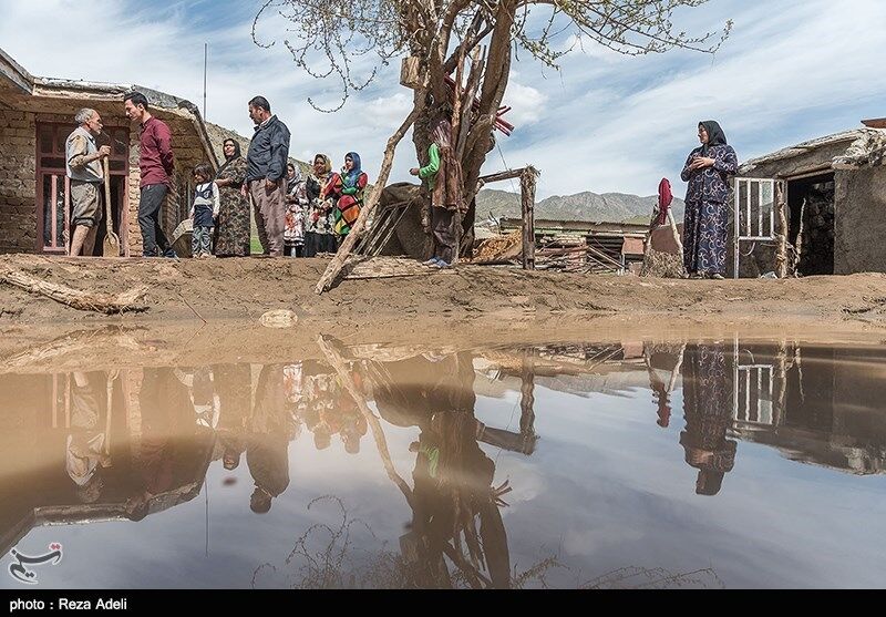  اشتری: توزیع کمکهای مردمی در مناطق سیل‌زده لرستان "کم و ناکافی" است
