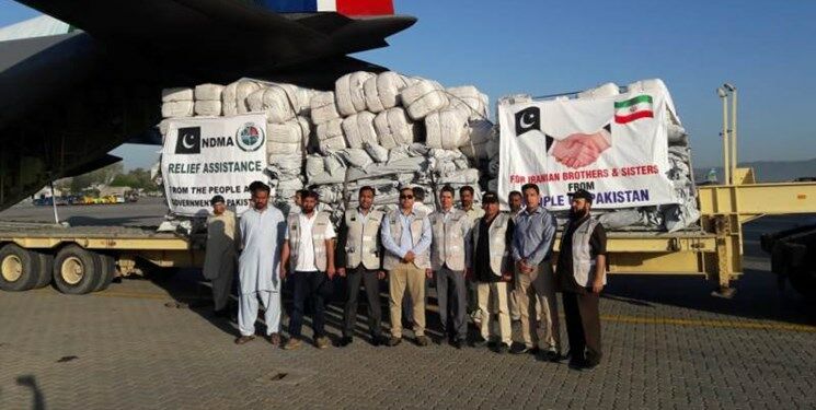 ارسال نخستین محموله کمک‌های مردم پاکستان به سیل‌زدگان ایران

