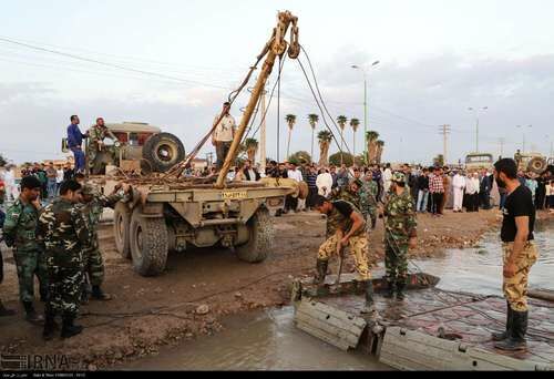 برپایی پل شناور در خوزستان توسط ارتش