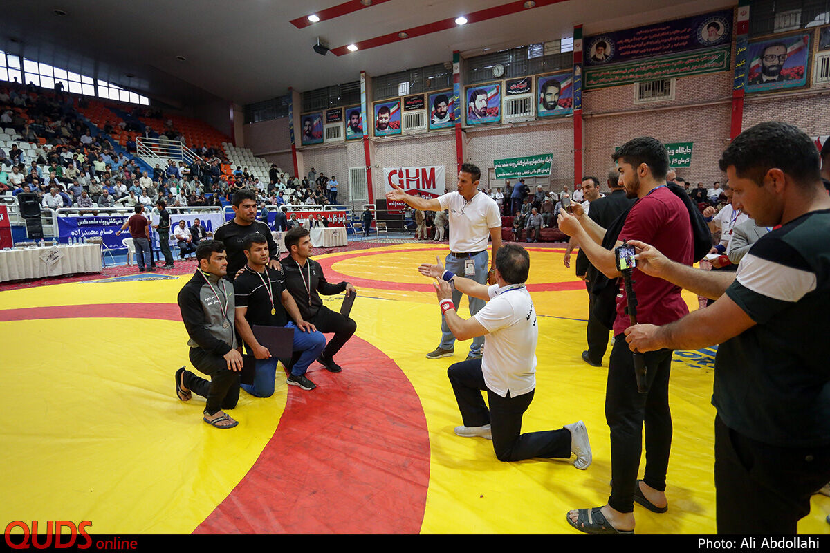 مسابقات کشتی با چوخه قهرمانی کشور در مشهد