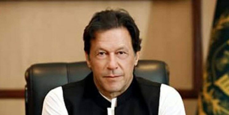 عمران خان زیر چتر حمایت مردم و ارتش

