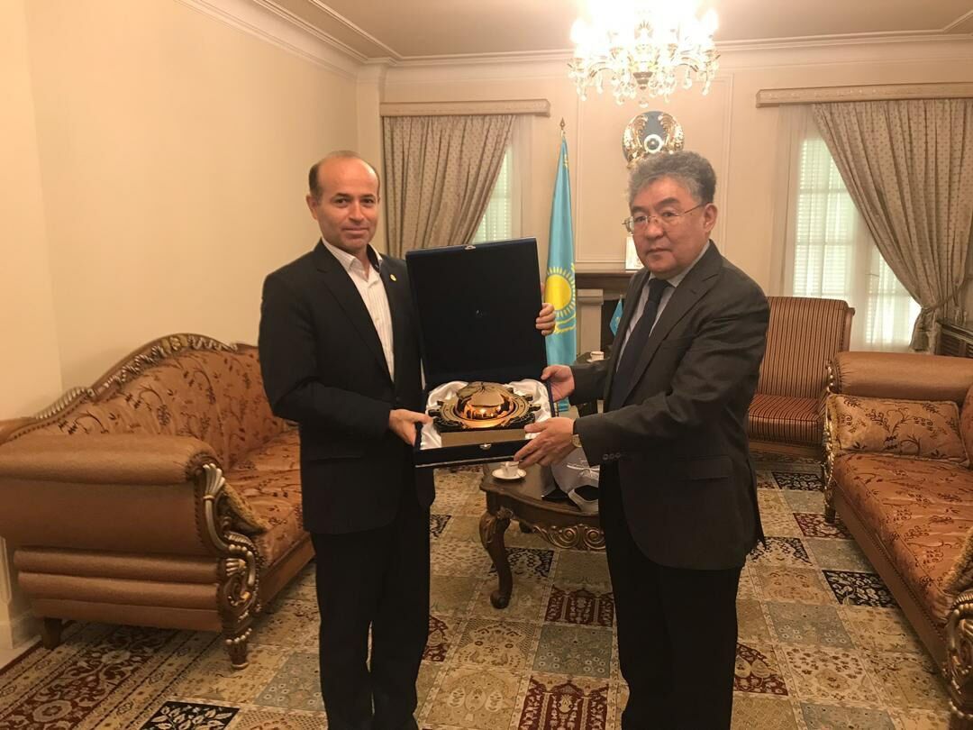 دیدار و گفتگوی مدیر کل بنادر و دریانوردی استان با سفیر قزاقستان در تهران