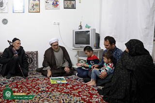 تولیت آستان قدس رضوی با خانواده شهید خاوری دیدار کرد