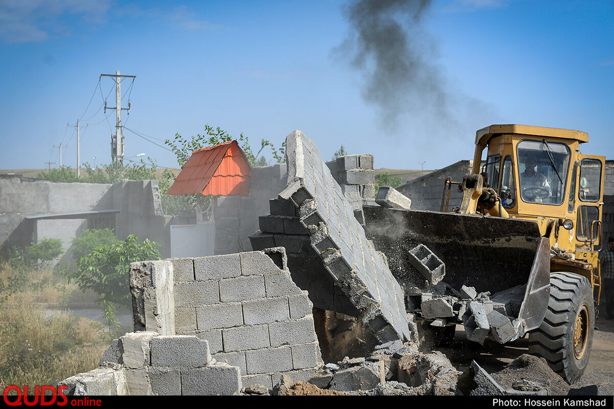 تخریب  باغ ویلاهای غیر مجاز در مشهد