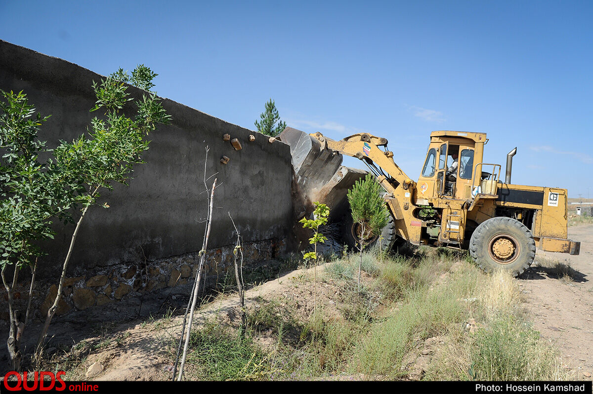 تخریب چند باغ ویلای غیرمجاز در بخش مرکزی مشهد