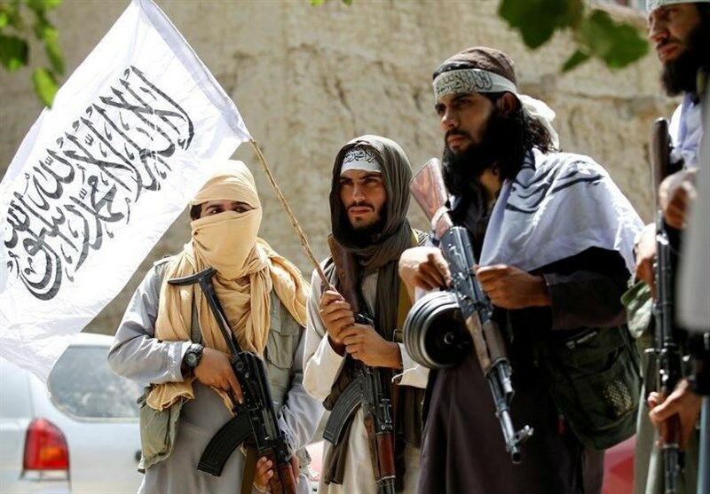 طالبان: آمریکا هنوز به داعش کمک می‌کند/ فتنه داعش را ریشه‌کن می‌کنیم
