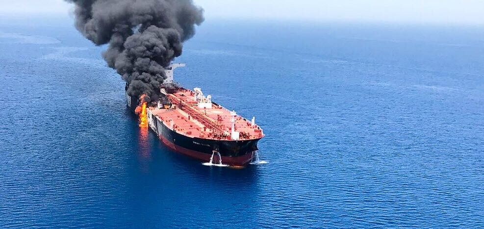 نیوزویک: اسرائیل،‌ امارات، عربستان و حتی آمریکا می‌توانند عامل حادثه نفتکش‌ها باشند

